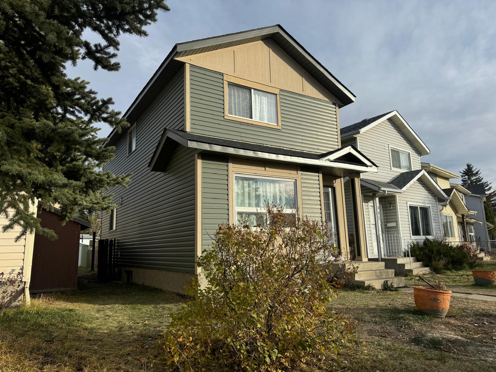 A portfolio image of Golden View Exteriors' work in Calgary